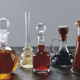 Kaip išsirinkti tinkamą actą: raudonojo, baltojo ir balzaminio acto skirtumai paprastais žodžiais